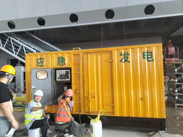 乌马河怎样判断空气滤清器是否需要更换？